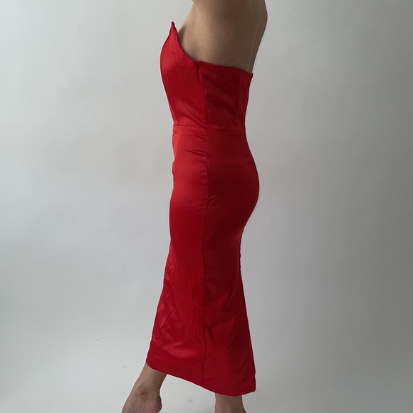 Pretty Little Thing Midi Dress - Picture 2 of 3